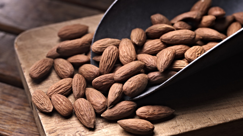 A scoop of almonds