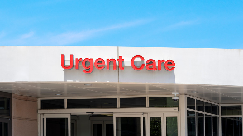 Urgent care sign