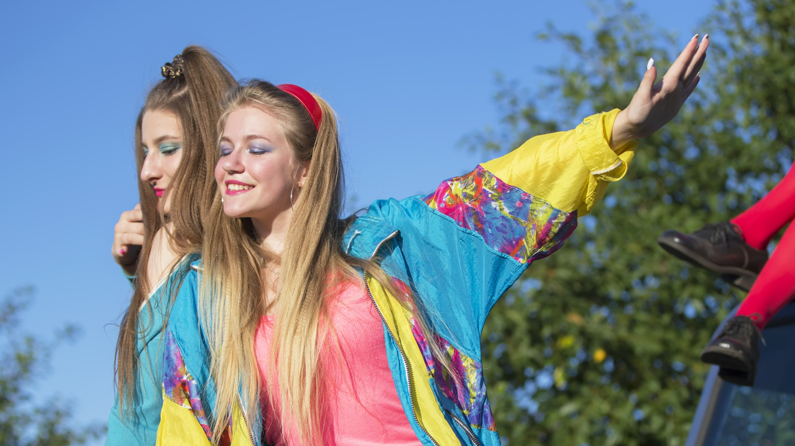 <a href="https://www.healthdigest.com/2186019/everyone-had-jelly-shoes-in-the-80s-feet-terrified-comeback/" target="_blank">Everyone Wore Them In The ’80s — But Your Feet Are Waving Red Flags At Their Comeback</a>