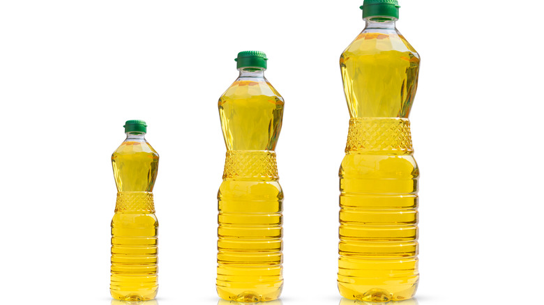Generic bottles of vegetable oils 