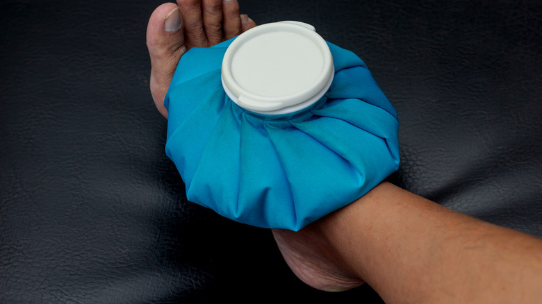 ice pack on ankle