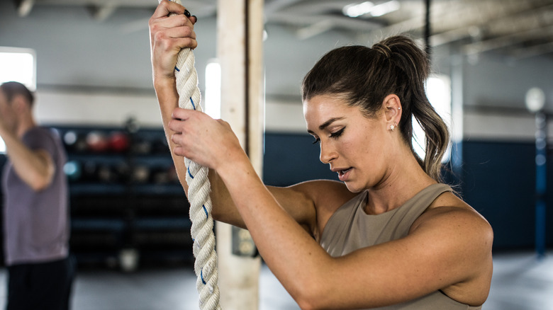 Women holding a climbing rope