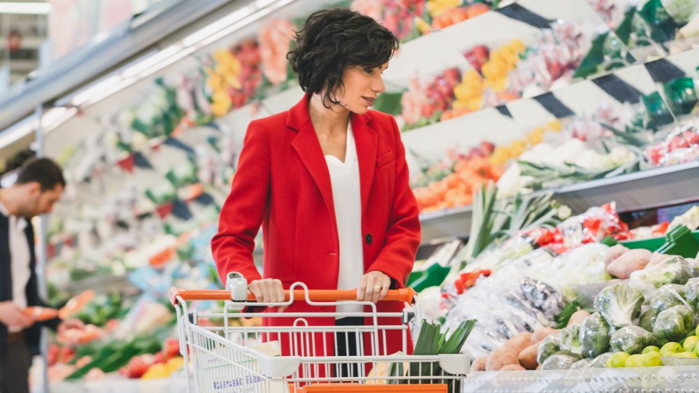 woman making healthy eating plan