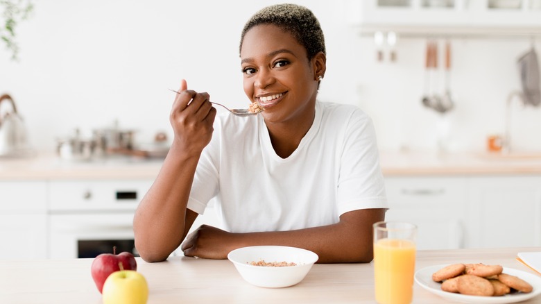 woman eating oats