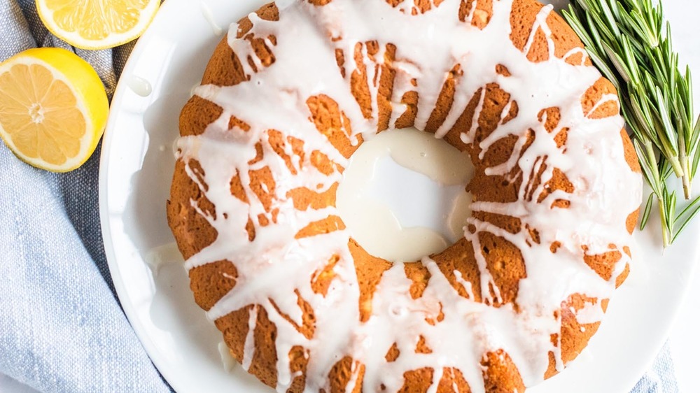 glazed lemon bundt cake