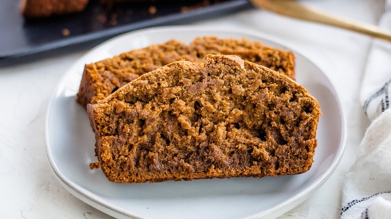 slices of gingerbread cake 