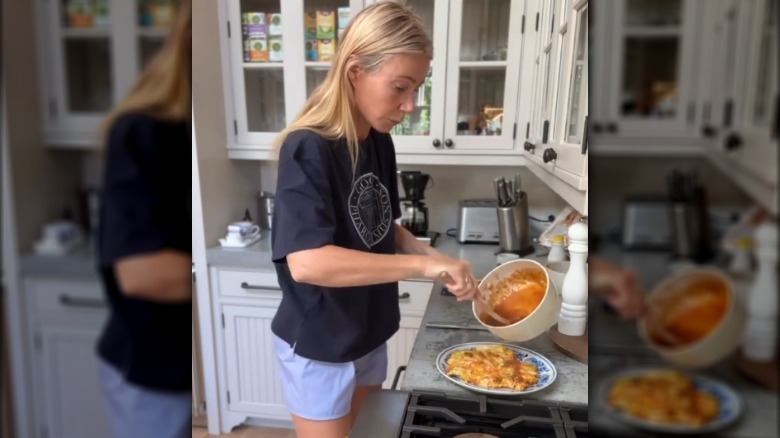 Gwyneth Paltrow making paleo breakfast
