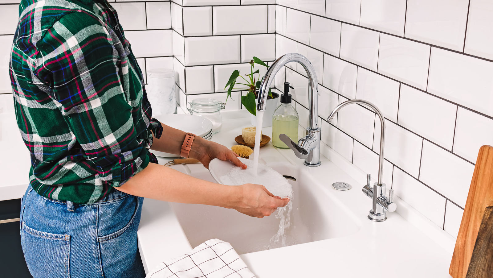 How to Hand Wash Dishes - Cleaning & Sanitizing Dishes By Hand