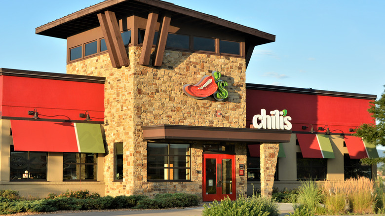 facade of a Chili's restaurant building