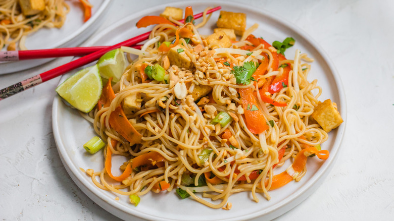 Plate of tofu pad thai 