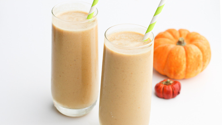 smoothies with straws