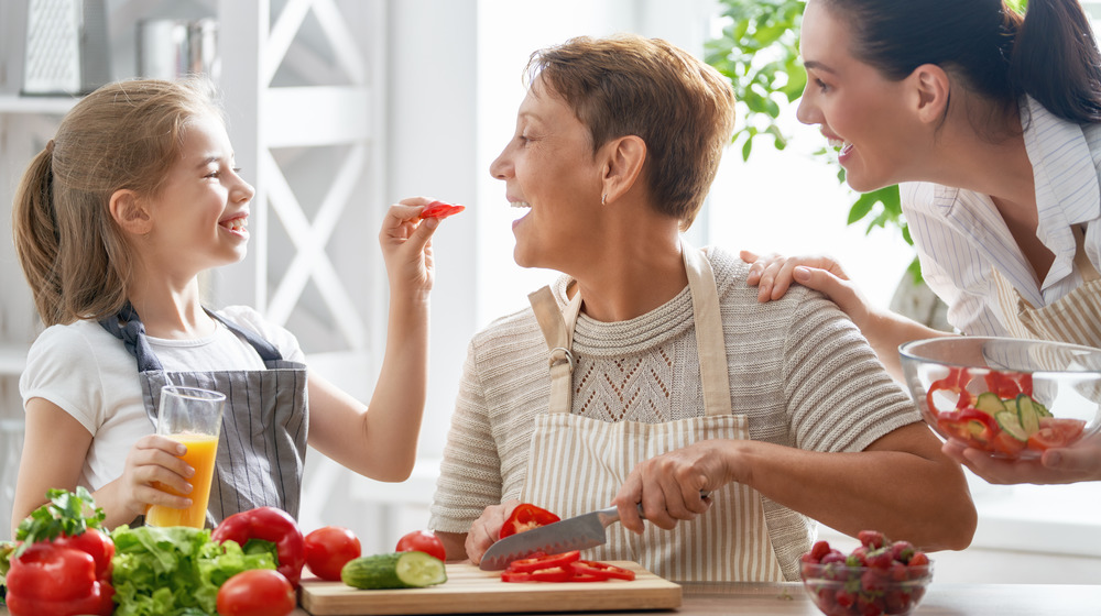 Family cooking 