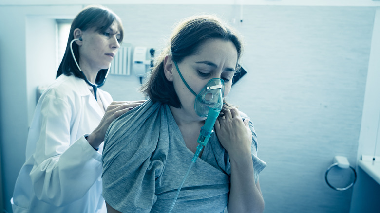 Woman in hospital with lung damage 