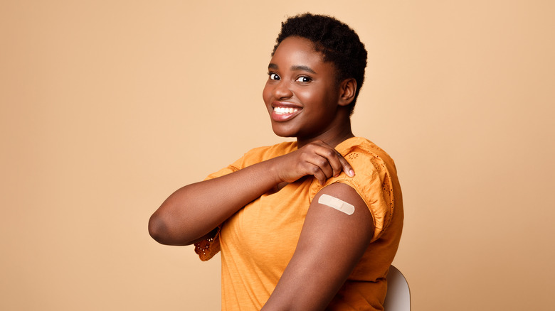 A woman gets a vaccine