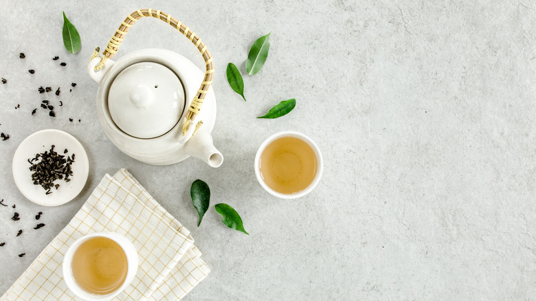 teapot with cups of tea