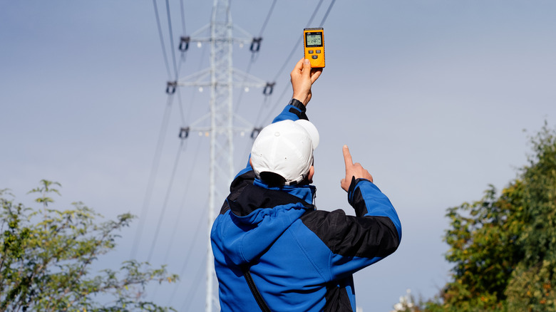 measuring emfs near power lines