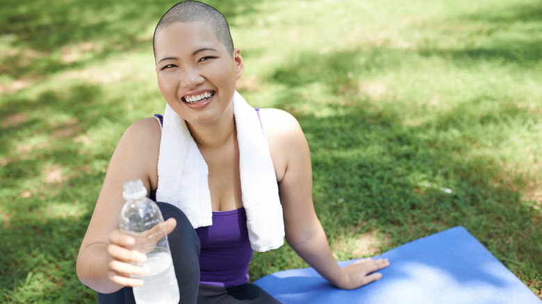 women with cancer exercising