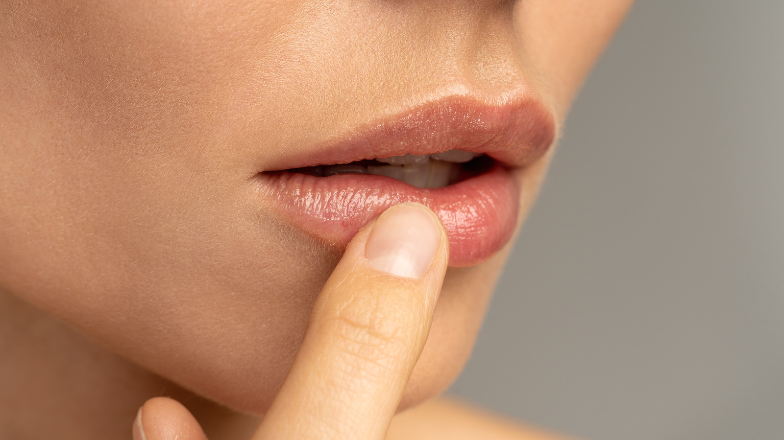 How Should You Treat Sunburnt Lips?