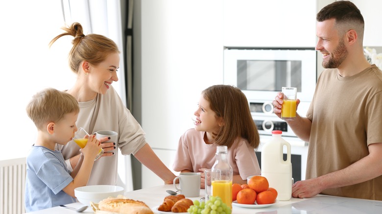 Breakfast skipping and childrens health