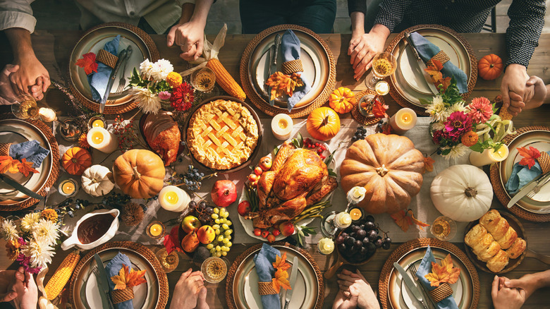 Thanksgiving table