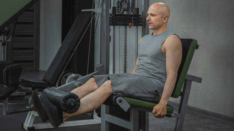 Man doing a static leg extension