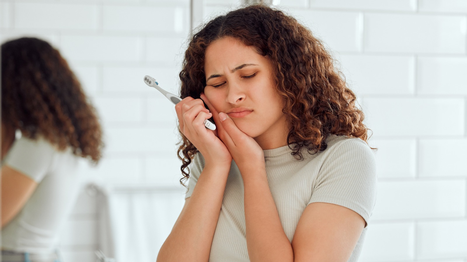How To Identify And Treat A Dead Tooth