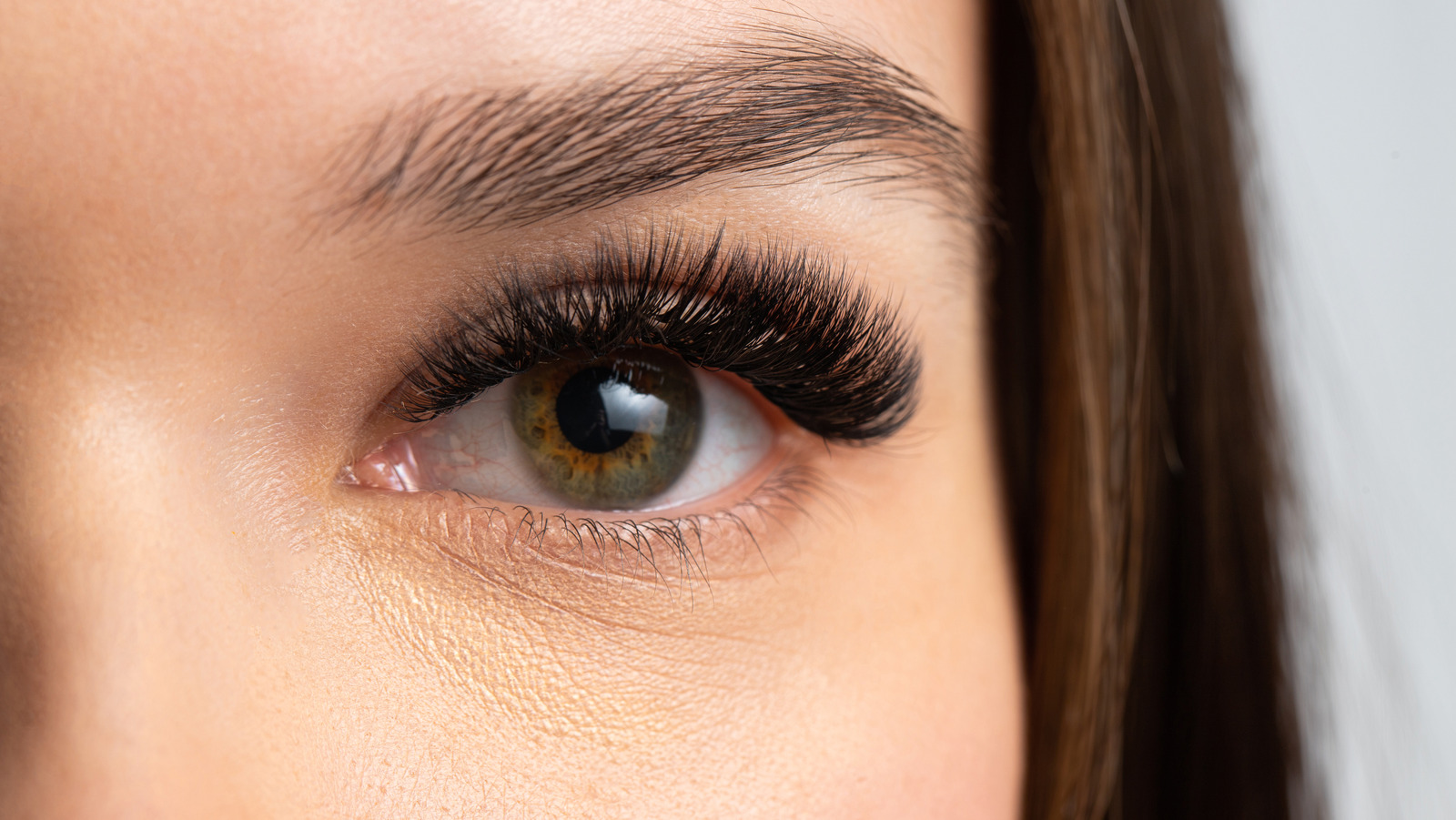 How To Properly Clean And Disinfect Your False Eyelashes