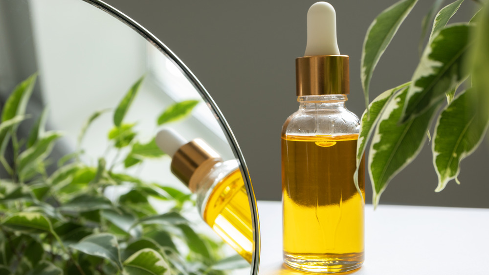 a glass jar containing vitamin e oil