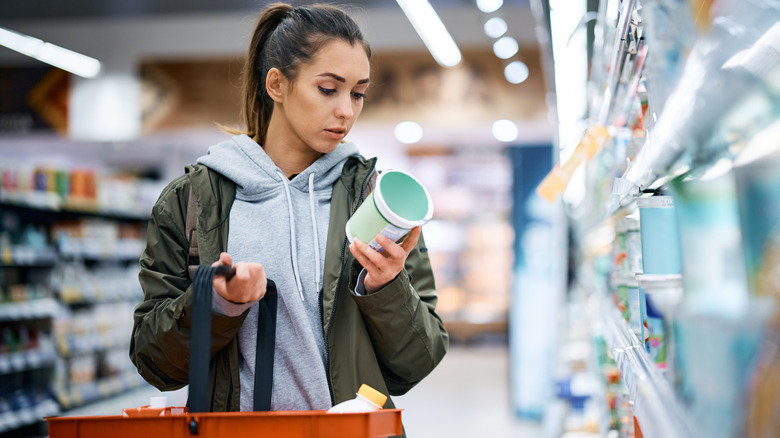 woman grocery shopping