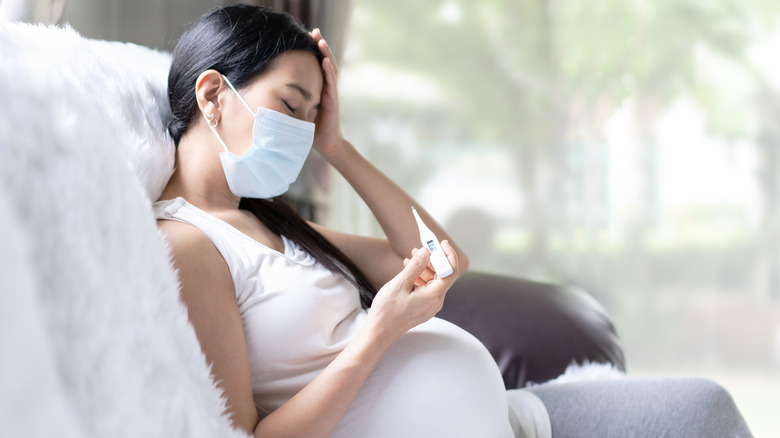 Pregnant woman with flu symptoms