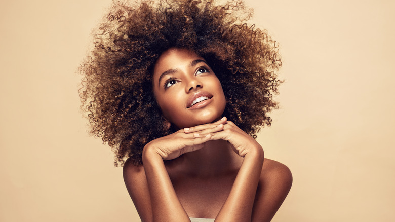 Model with voluminous hair