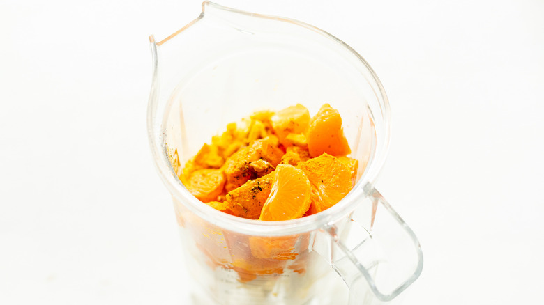 blending immunity smoothie