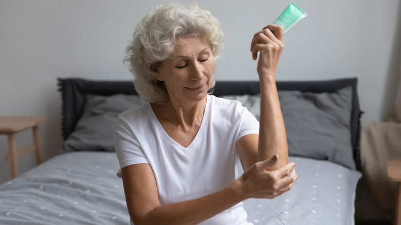 woman applying eczema cream