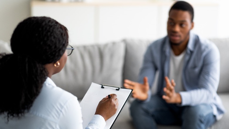 man with ptsd visiting therapist