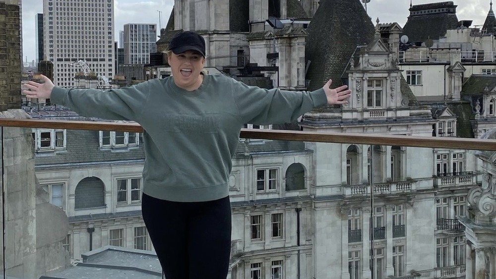 Rebel Wilson walking around a city