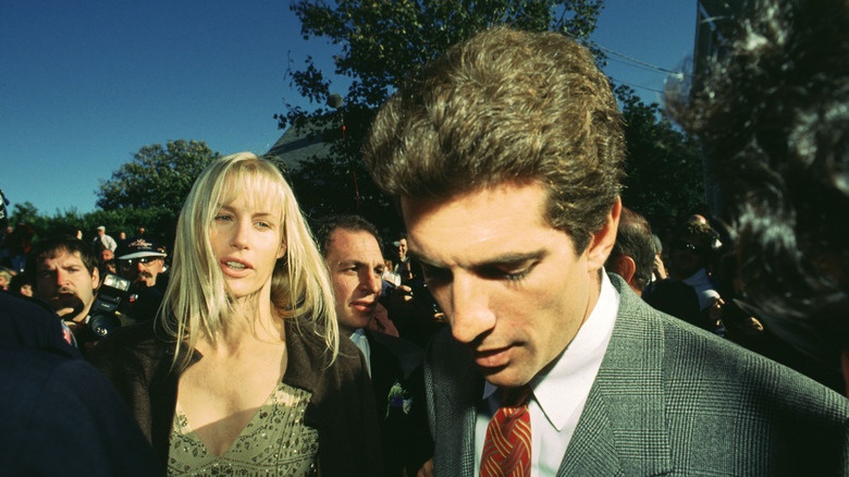 Daryl Hannah and JFK Jr. attend a wedding