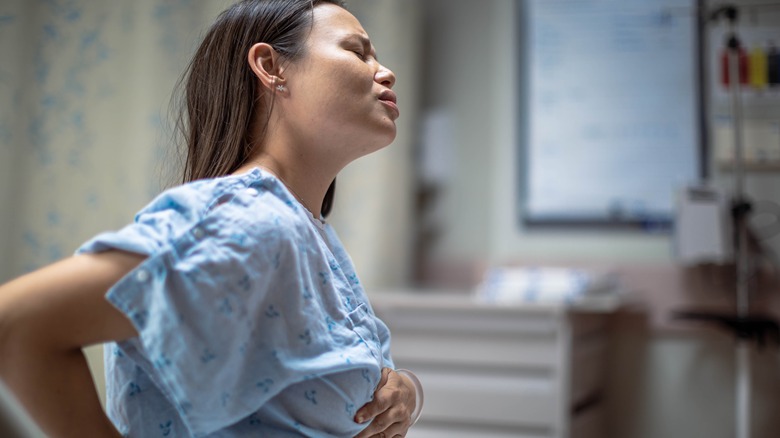 A woman in the delivery room 