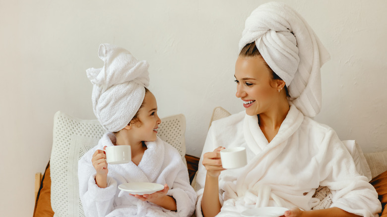 Mom and daughter with mugs 