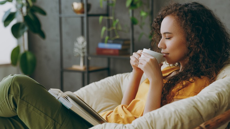 woman drinking coffee