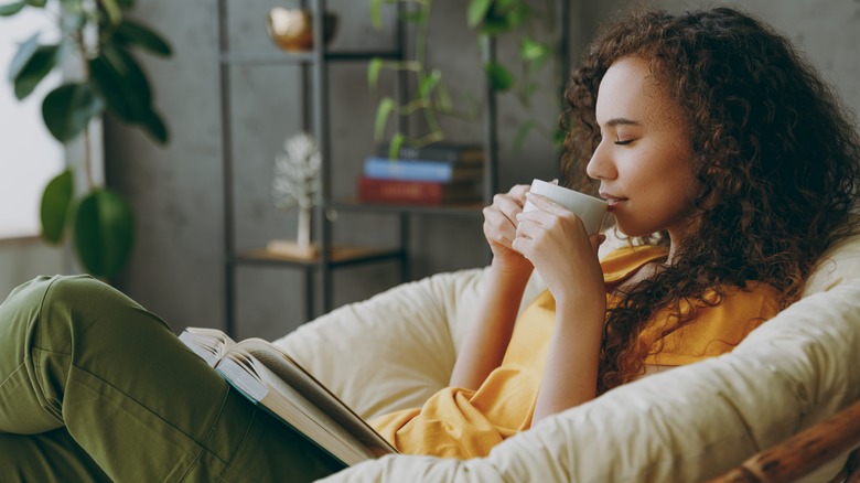 woman drinking coffee
