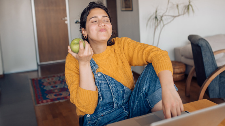 Woman eating apple