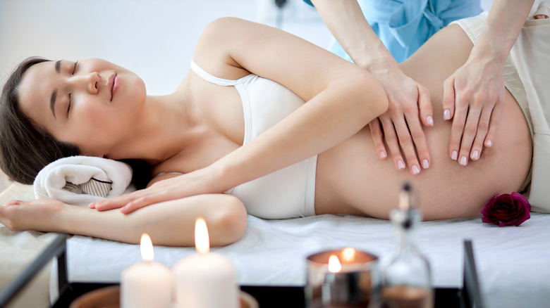 Prenatal side lying massage 