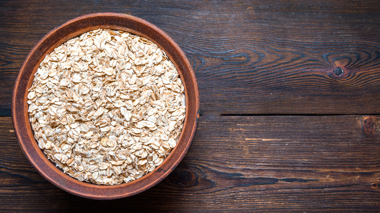 A bowl of uncooked oatmeal