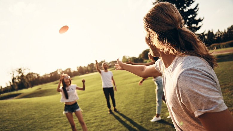 A group of people playing frisbee