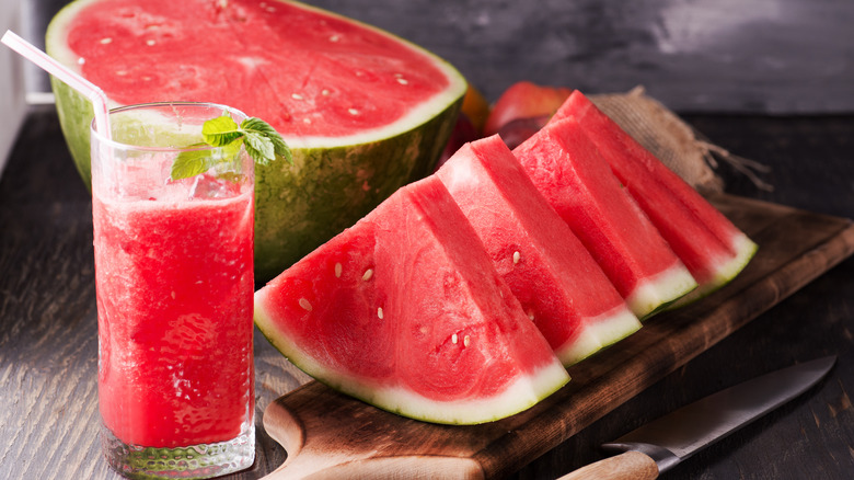 Watermelon juice and slices