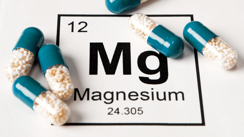magnesium symbol and pills