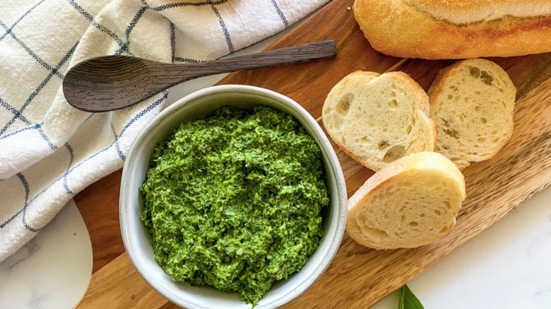 kale pesto with bread