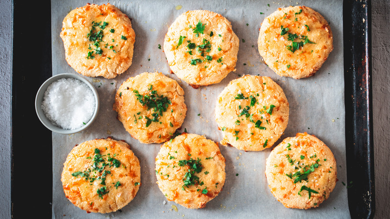 keto cheddar biscuits