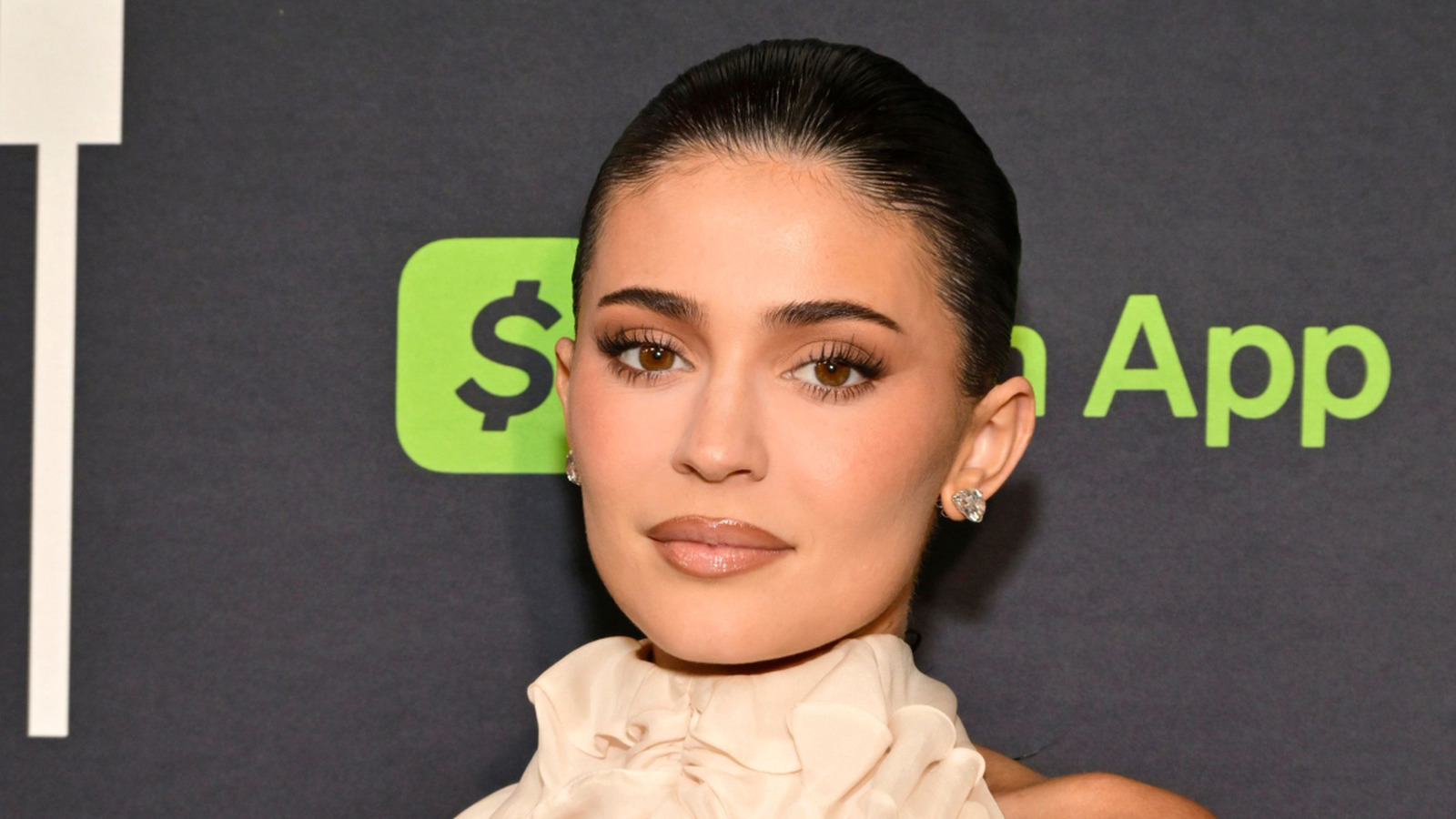 <a href="https://www.healthdigest.com/2098227/kylie-jenner-new-favorite-snack-cutting-jelly-weight-loss-supplement/" target="_blank">Kylie Jenner’s ‘New Favorite Snack’ Is A Hotly Debated Weight Loss Supplement</a>