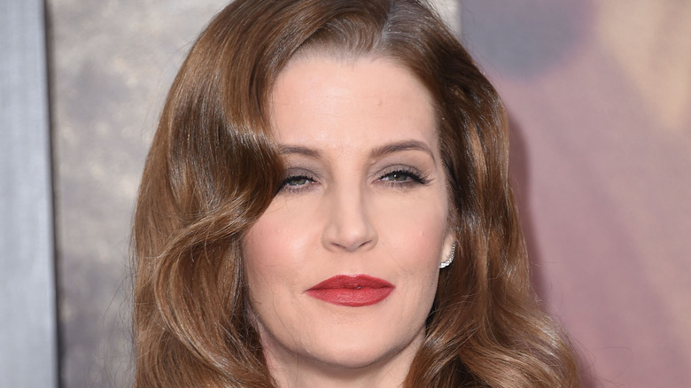 Lisa Marie Presley posing at event